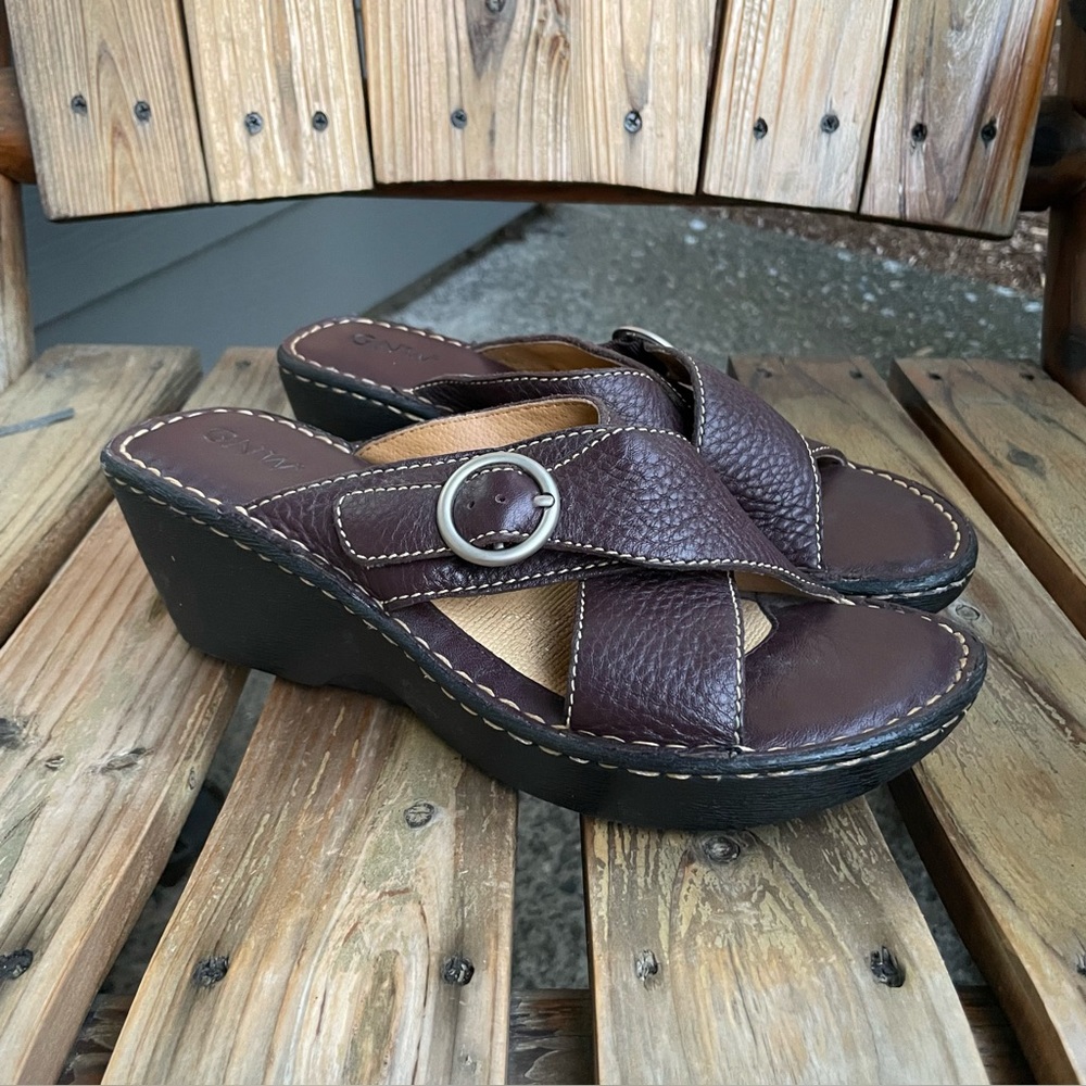 Vintage GNW Brown Wedge Sandals Womens Size 9 Pebbled Leather Open Toe